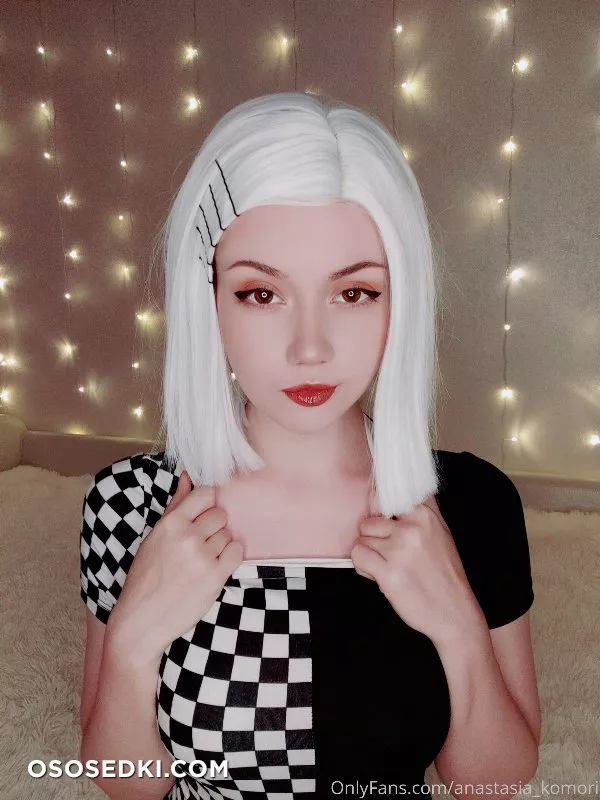Anastasia Komori - Black - 3