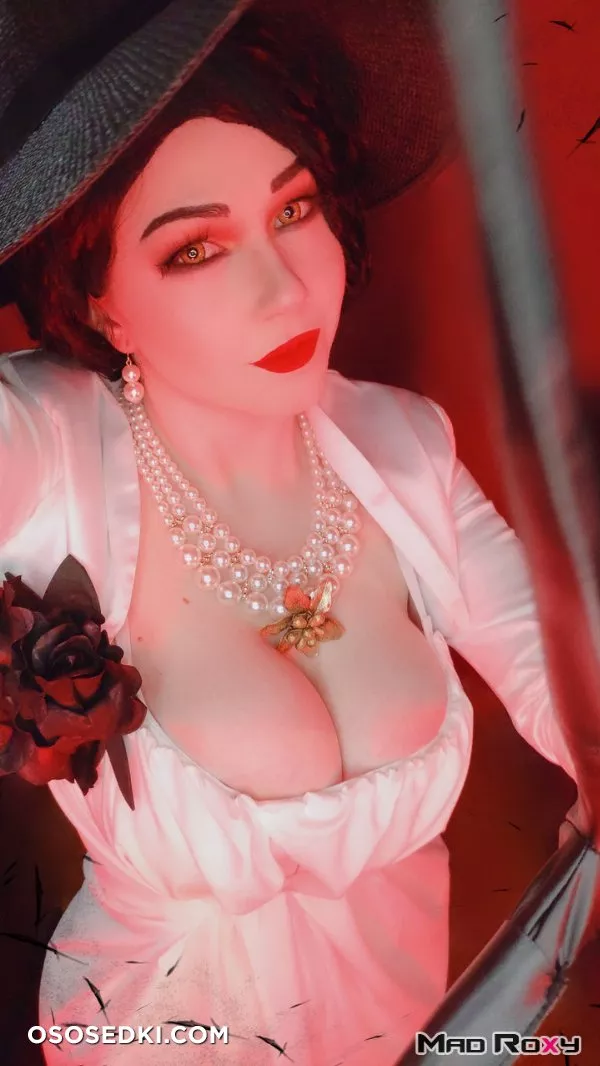 Mad Roxy - Lady Dimitrescu - 3