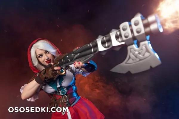 Lady Melamori - Ashe Red Hood Riding Wood - 1
