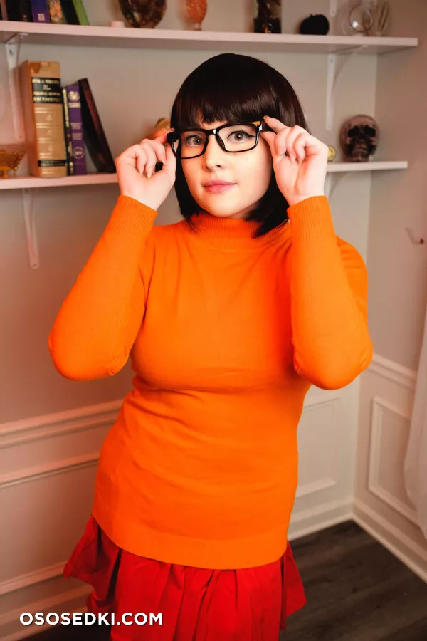 Foxy Cosplay - Velma Dinkley - Scooby-doo - 2