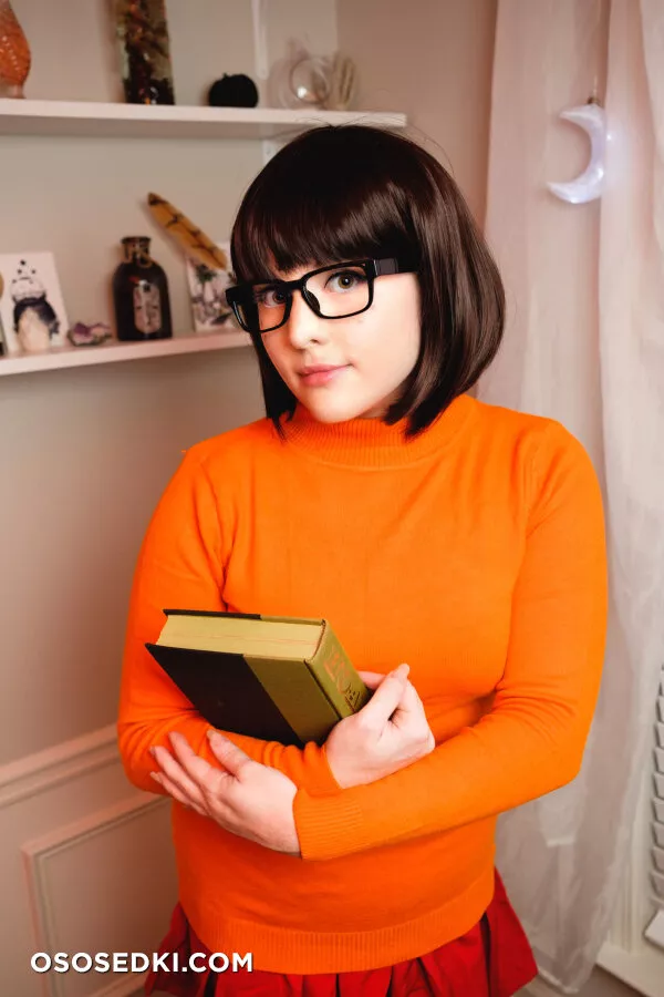 Foxy Cosplay - Velma Dinkley - Scooby-doo - 5