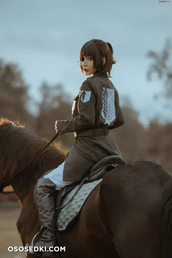 Umeko J cosplay Hange Zoe - Attack on Titan - 2