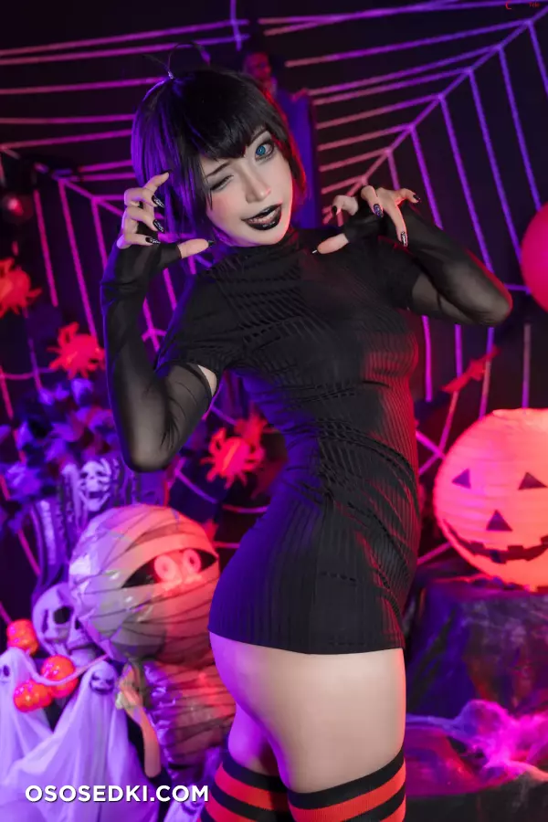 Umeko J cosplay Mavis Dracula - Hotel Transylvania - 5