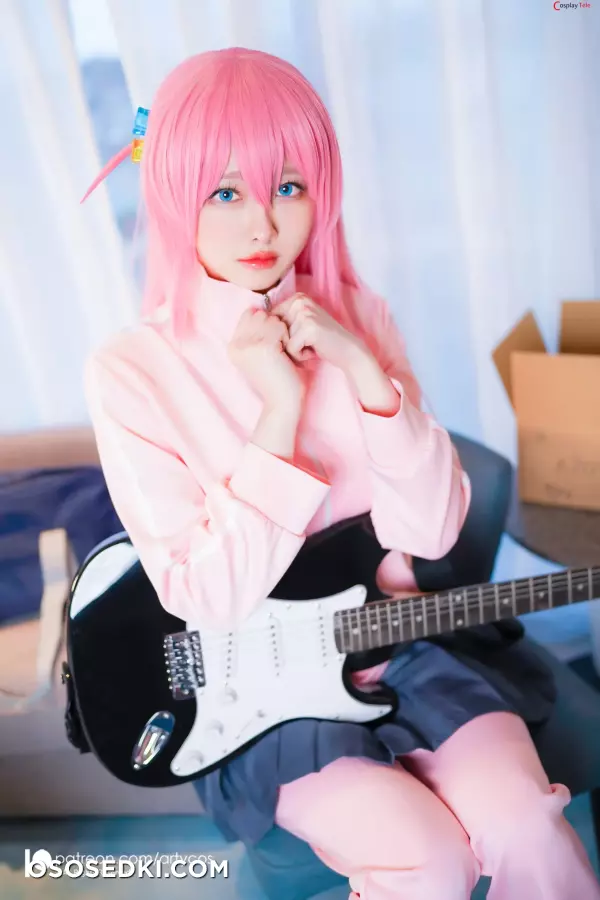Arty Huang (Arty亚缇) cosplay Bocchi - Bocchi The Rock - 1