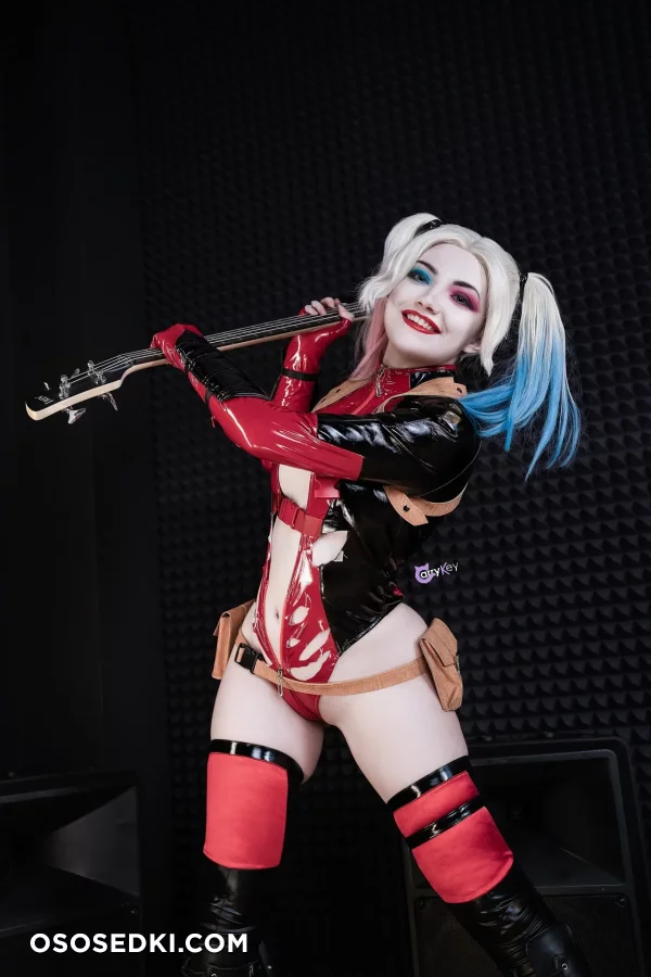 Carry Key - Harley Quinn - Suicide Squad - 2