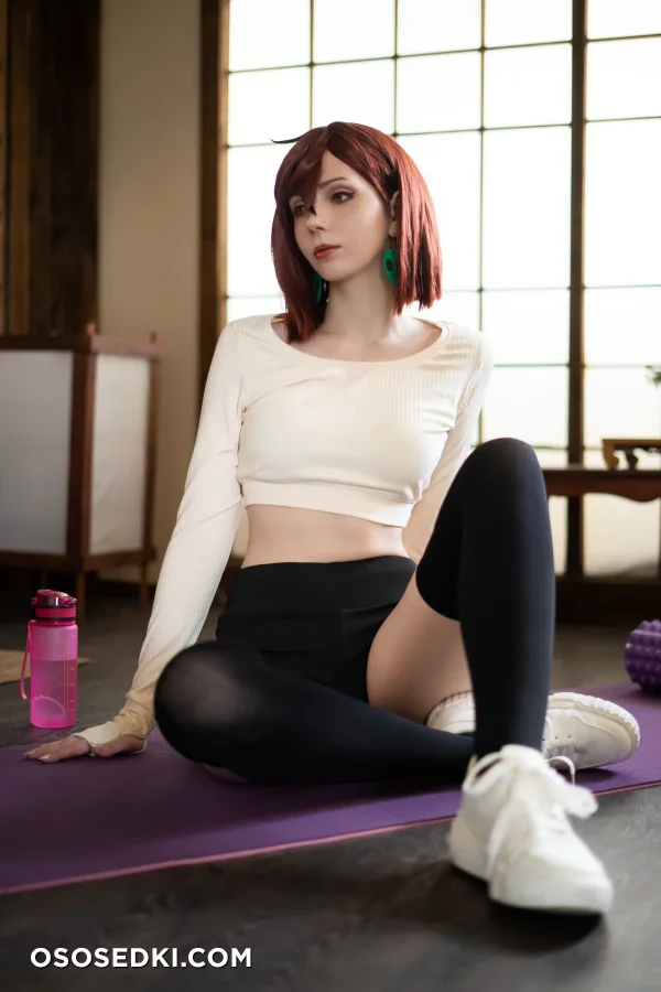 Victoria Lirell - Momo Ayase - Dandadan - 1