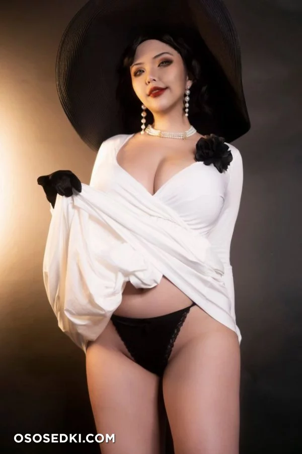 Hana Bunny - Lady Dimitrescu Resident Evil Village - 2