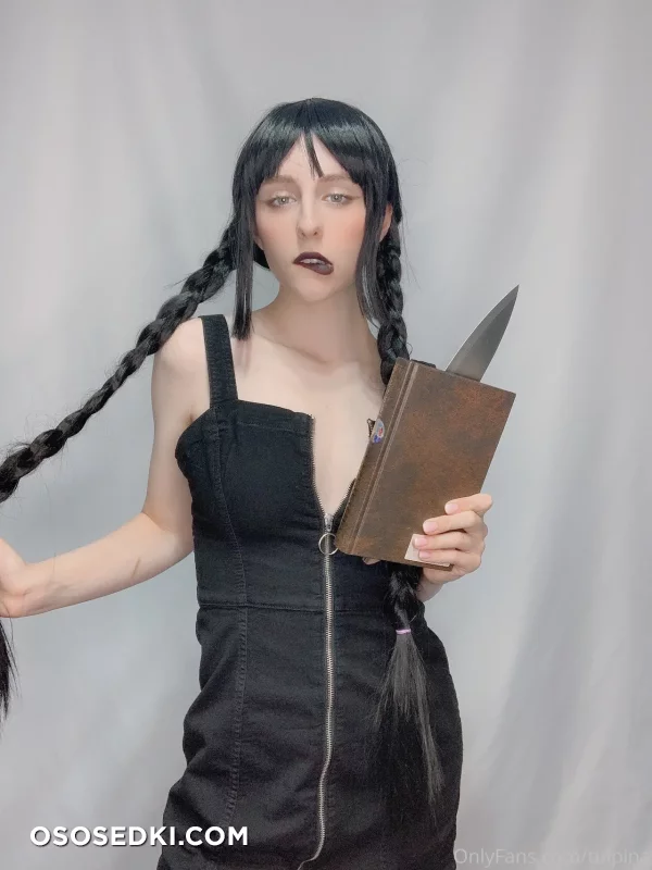 Tulpina - Wednesday Addams - The Addams Family - 1