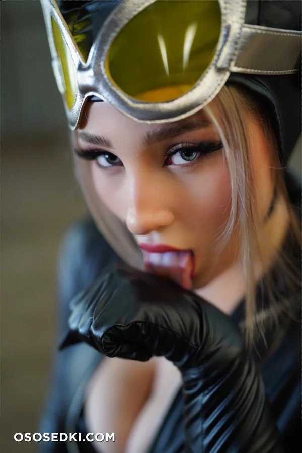 Gun Waifu - Catwoman - Batman - 1
