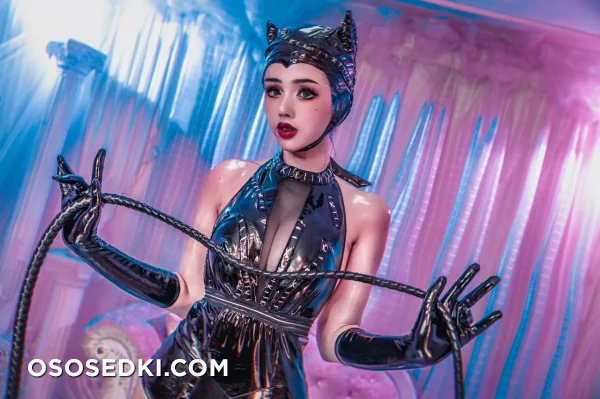 Titi Cosplay - Catwoman - Batman - 1