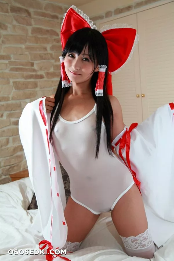 Reimu Hakurei [Swimsuit] - 4