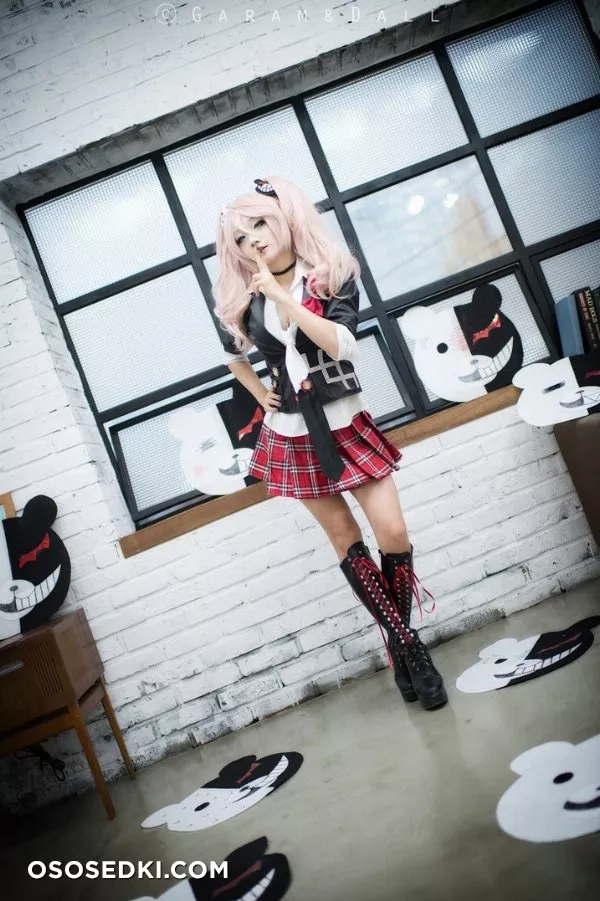 Junko (Danganropa) (Enoshima shield child) by AZA - 1