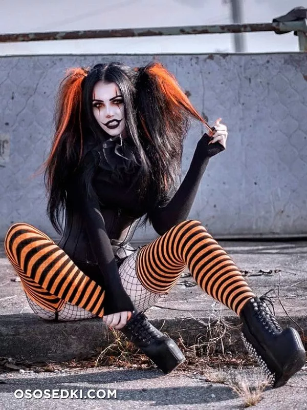 Halloween Harley Quinn (DC) by draculangelica - 2