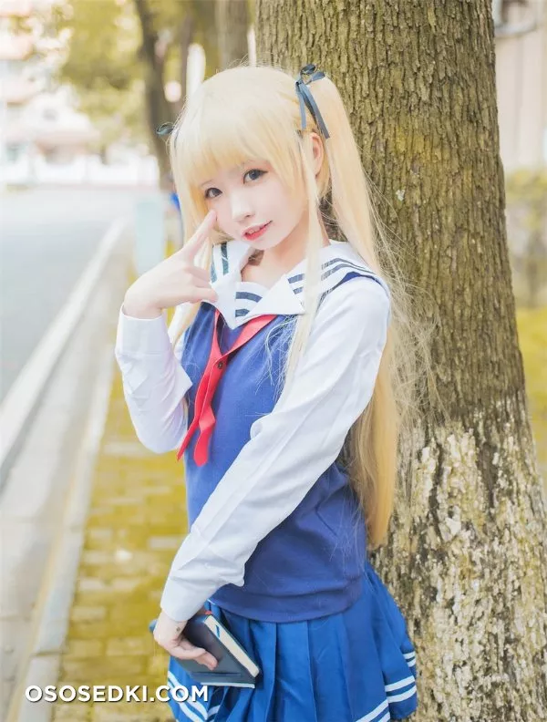 十萬珍吱伏特英梨梨校服 - 1