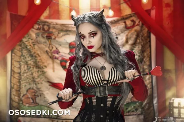 Circus Of The Damned (Genevieve) - 1