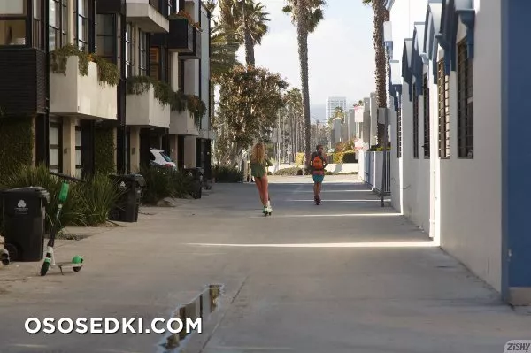 Isabella Herzog Autumn In LA - 4