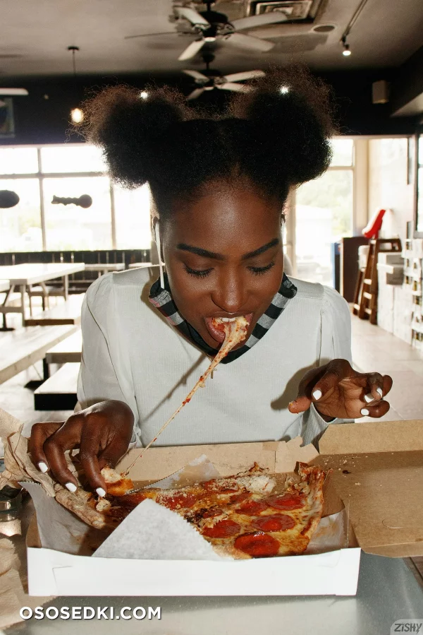 Kelsey Jones Miami Pies - 4