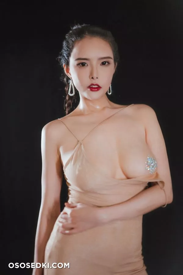 Xia Xiaoqiu Qiuqiu. Skin Color Dress. Strasses - 2