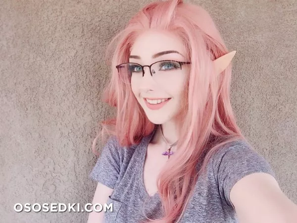 Nicole Eevee Davis - 1