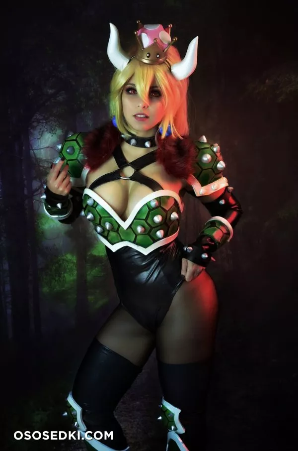 Shermie Cosplay - 3