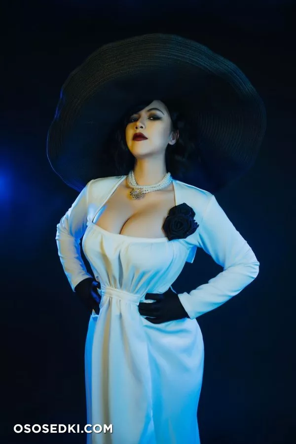 Uy Uy | Resident Evil | Alcina Dimitrescu  - 1