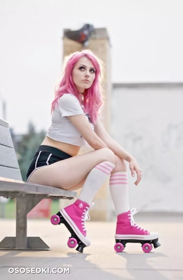 Rolyatistaylor - Pink roller skate girl - 5
