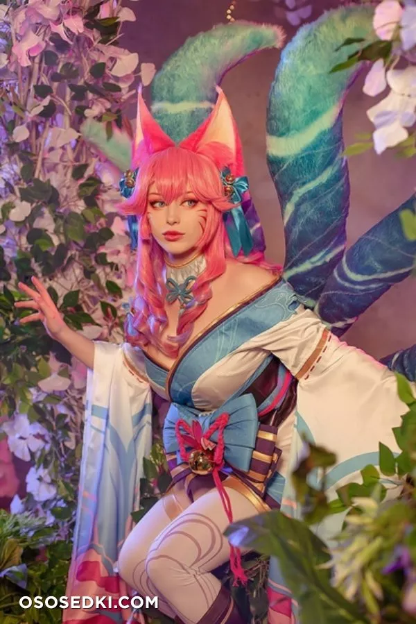 Lady Melamori LoL Ahri - 5