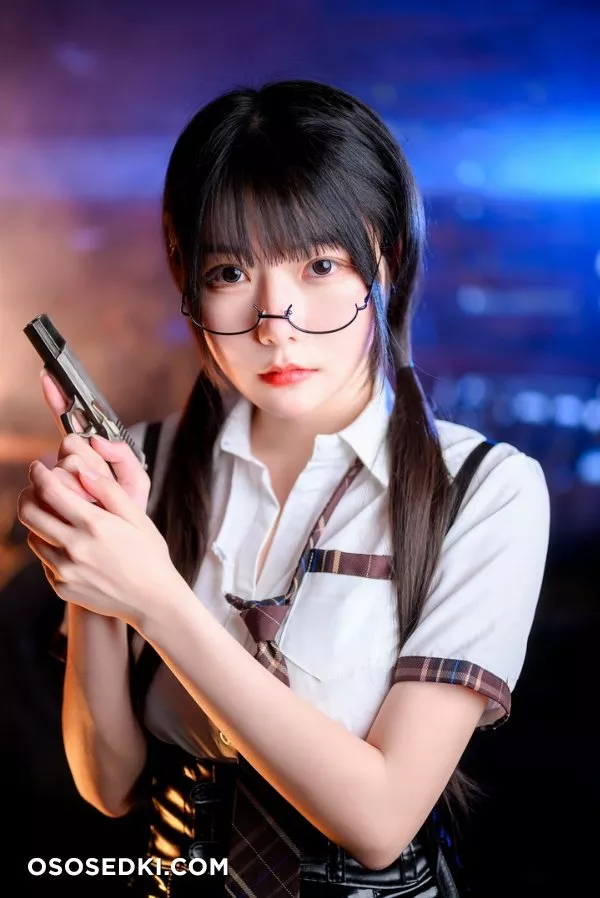 Vanilla Meow - Agent with a gun - 3