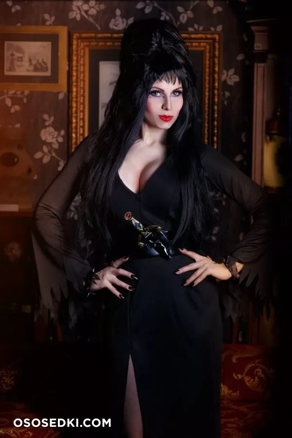 Elena Samko _ Elvira_ Mistress of the Dark _ Elvira - 5