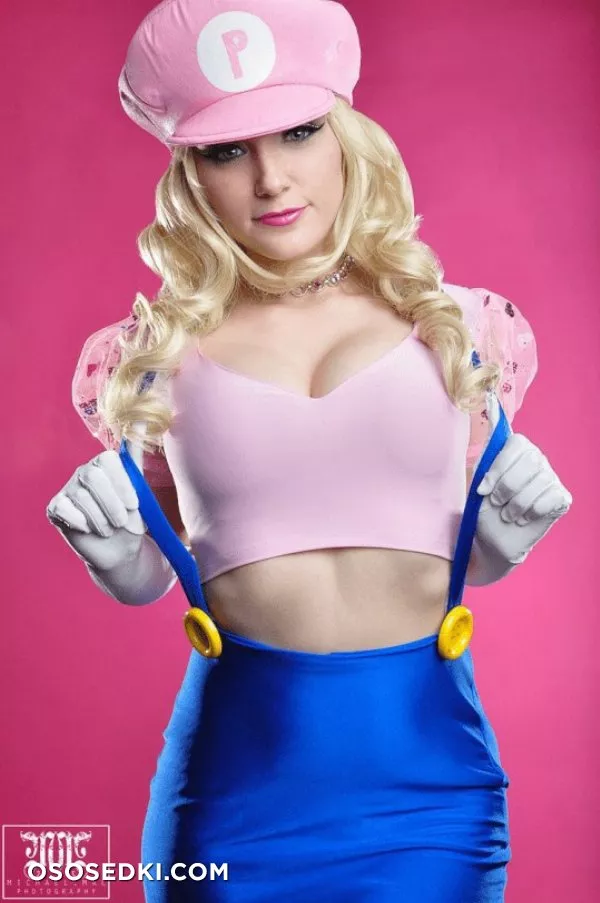 Jennifer Van Damsel _ Super Mario _ Princess Peach - 1