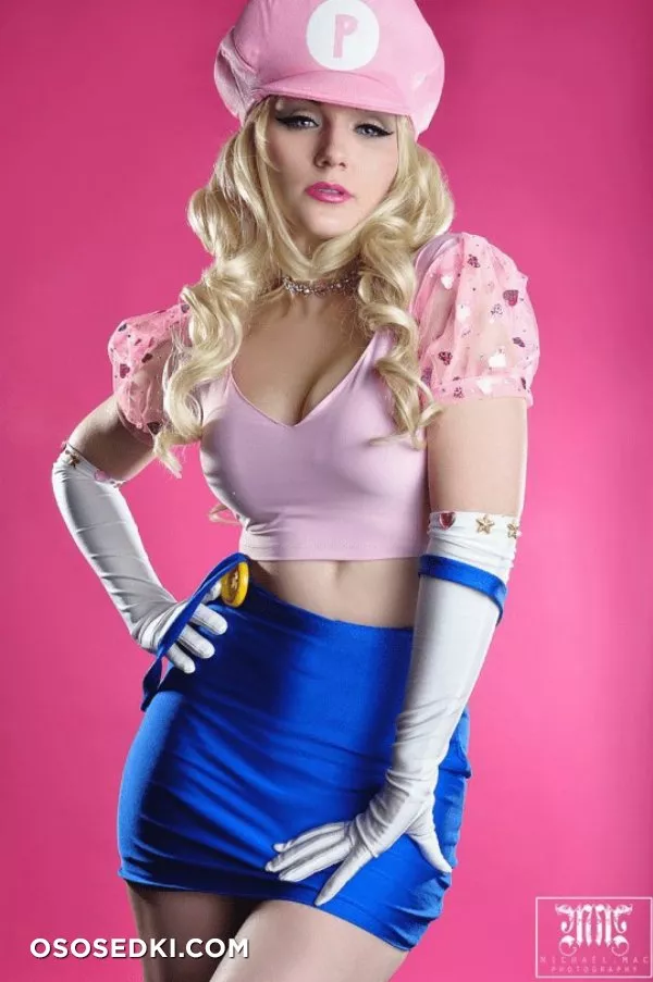 Jennifer Van Damsel _ Super Mario _ Princess Peach - 4