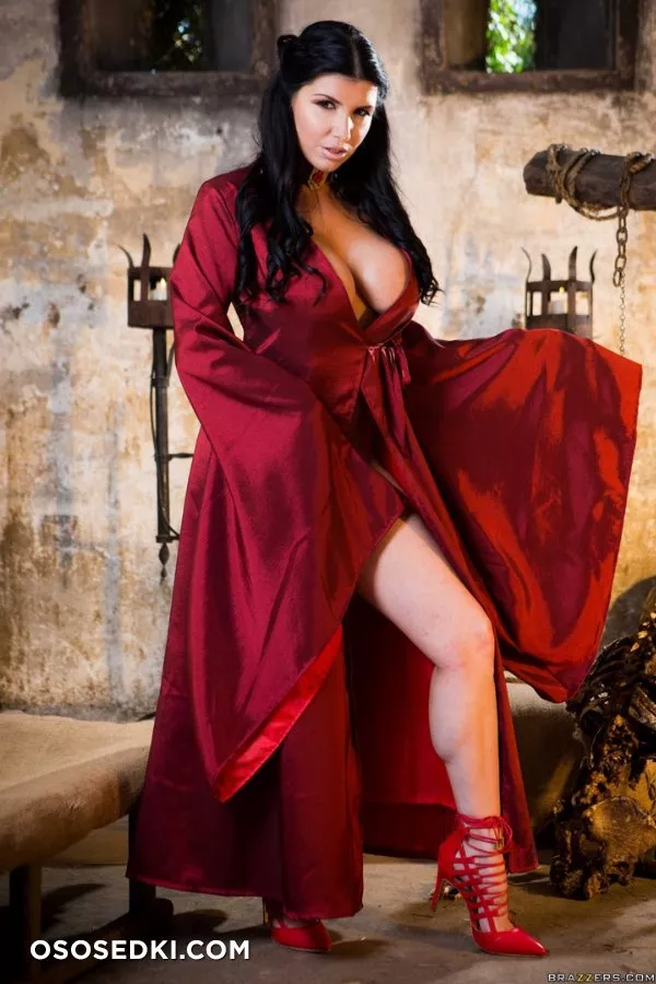Romi Rain _ Game of Thrones _ Melisandre - 5