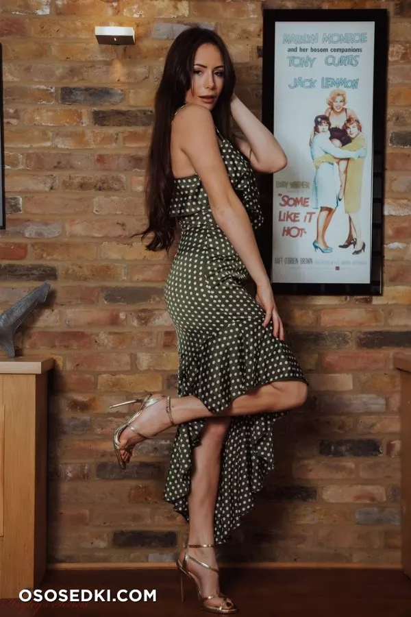 Laura Hollyman a sure thing - 3