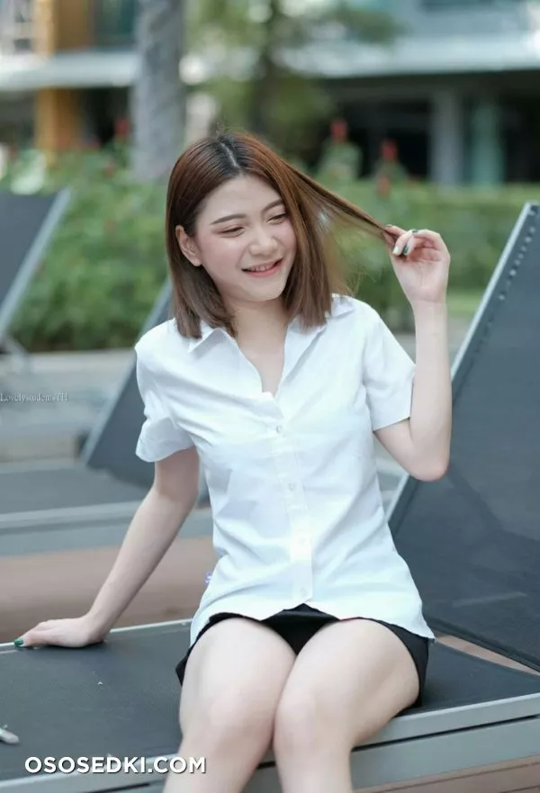 น้อง ฟ. ชุดนักศึกษา - 1