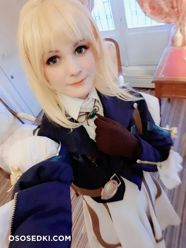 Violet Evergarden  - 1