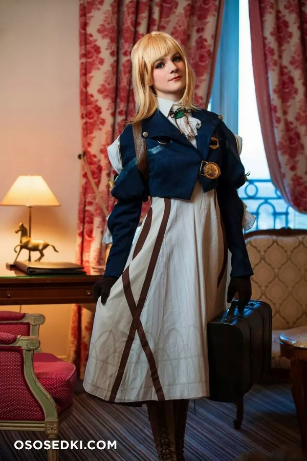 Violet Evergarden  - 1
