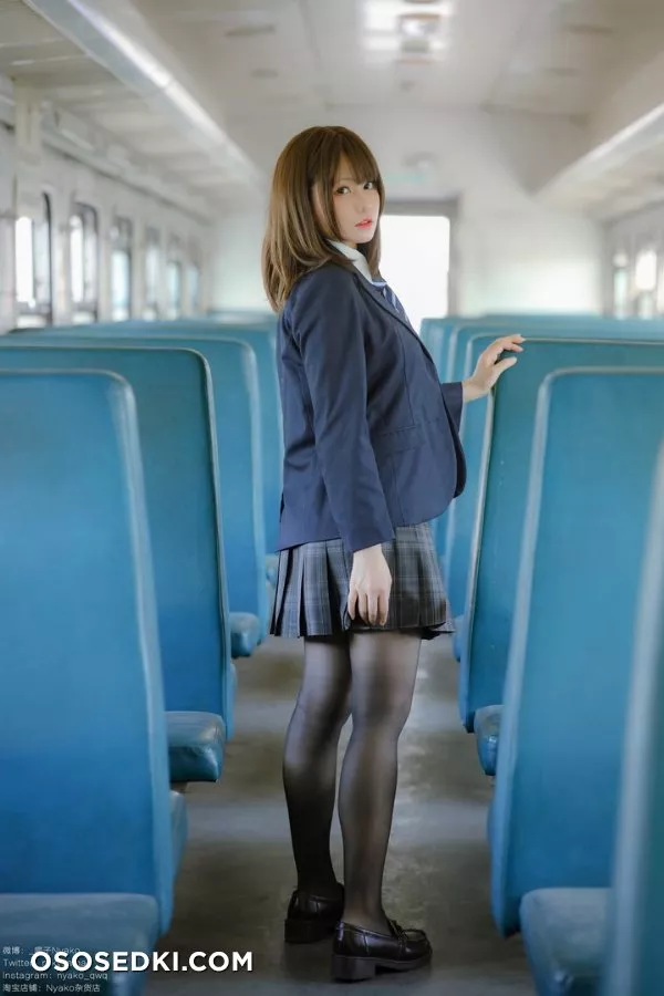 Nyako 喵子 - JK Uniform in Train - 3