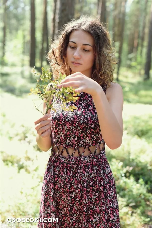 Ari - Wild Berry by  ShowyBeauty - 1