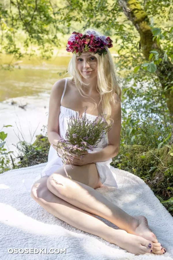 Riya - Wreath by SexArt - 1