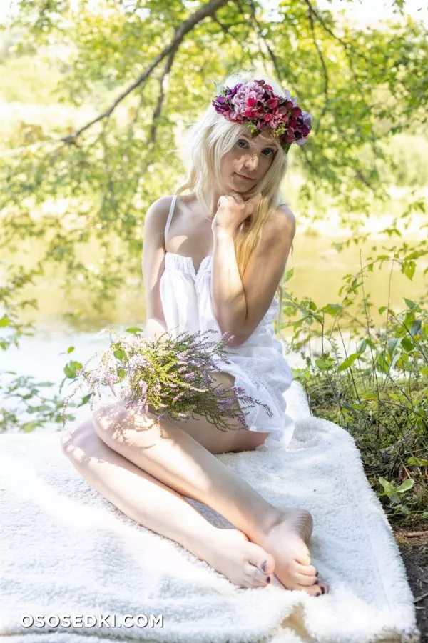 Riya - Wreath by SexArt - 3