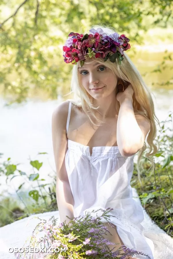 Riya - Wreath by SexArt - 4
