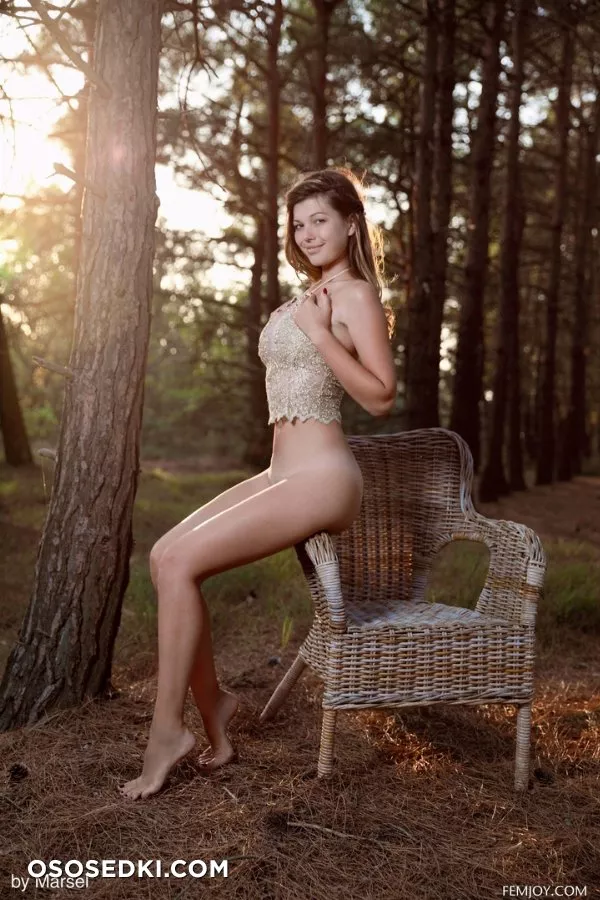 Stefania - Nature Lover by FemJoy - 1