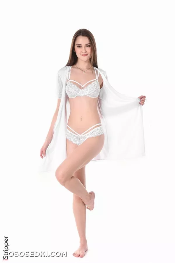 Sonya Blaze -  Thin White Cloud - Card #1644 by Istripper - 1
