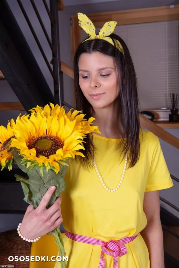 Amelia Grace -  Sunny Flower - ShowyBeauty - 2