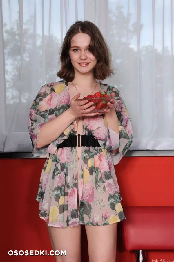 Aurelia Lu - Bearing Fruit - MetArt - 1