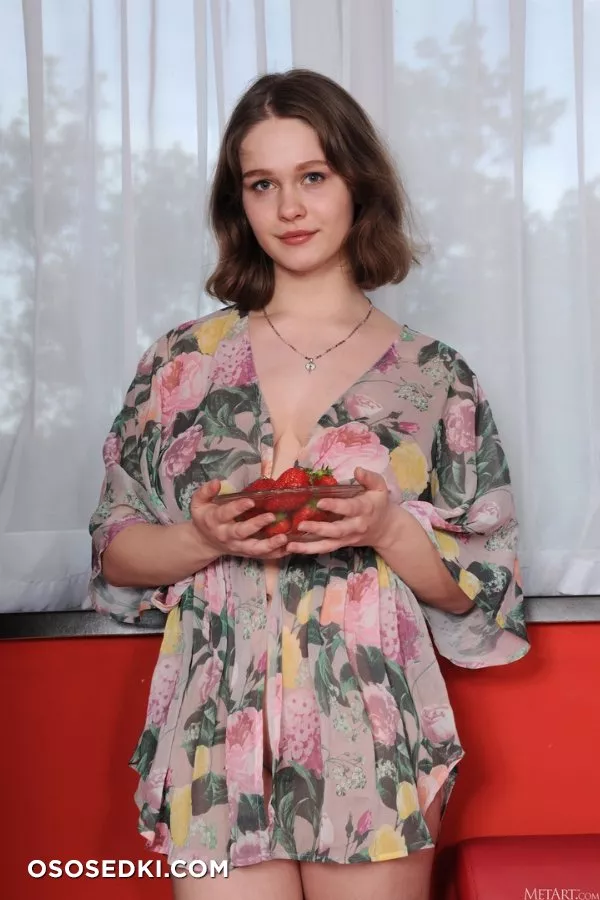 Aurelia Lu - Bearing Fruit - MetArt - 3