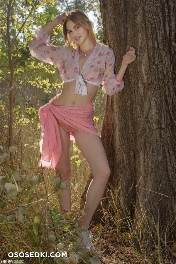 Hannah - Stunner - ShowyBeauty - 1