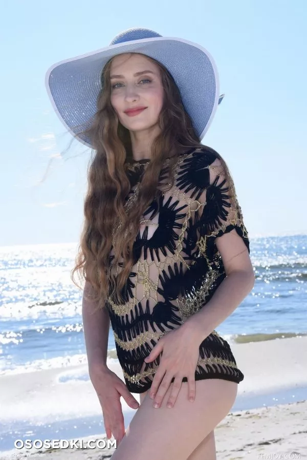 Imogen in Beach Day - FemJoy - 3