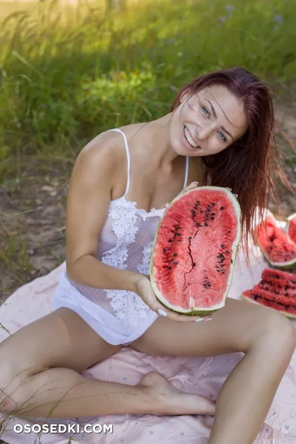 Nana - Juicy Melon - MetArt - 3