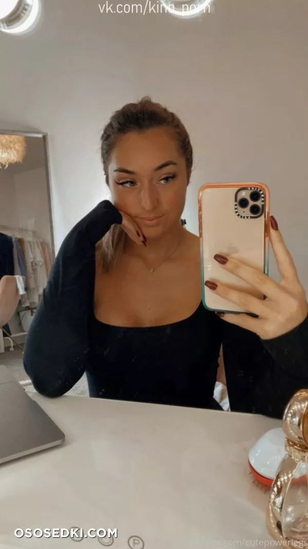 Alison Taylor (CutePowerLegs) - 4